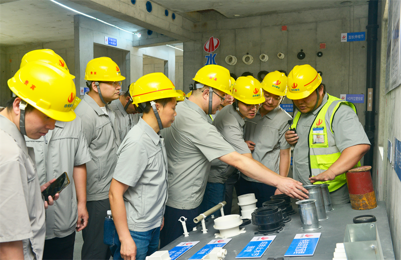 为进一步推进优质客户高效履约，提升交付品质、达成客户满意，2025年6月25日，利来w66建设集团在上海组织召开2025年越秀地产、华润置业客户履约推进会。